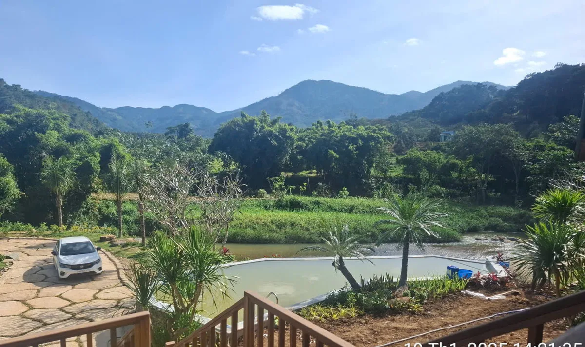 Hồ bơi khu nghỉ dưỡng tại Khánh Sơn, Khánh Hòa